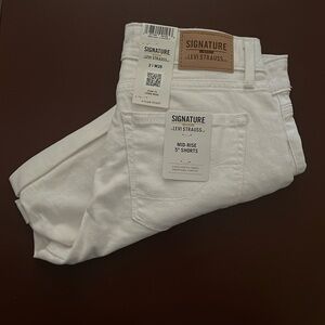 Signature Levi Denim Mid Rise 5"‎ Short | NWT